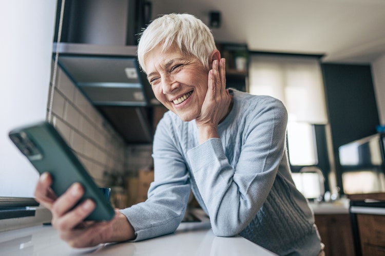 woman using online resources